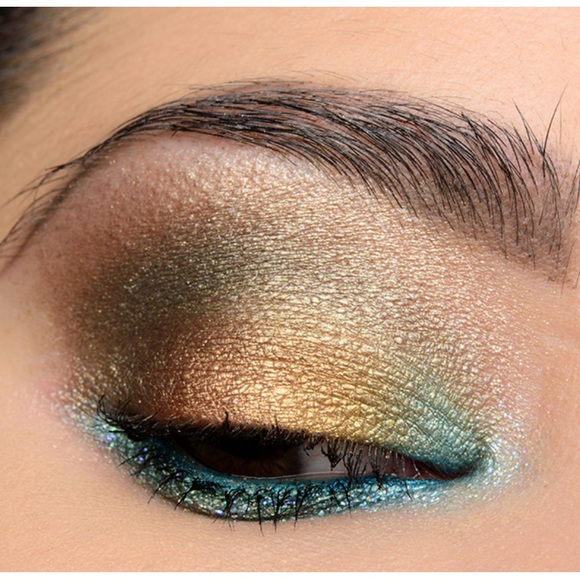 Urban Decay Heavy Metals Palette. - Picture 10 of 16